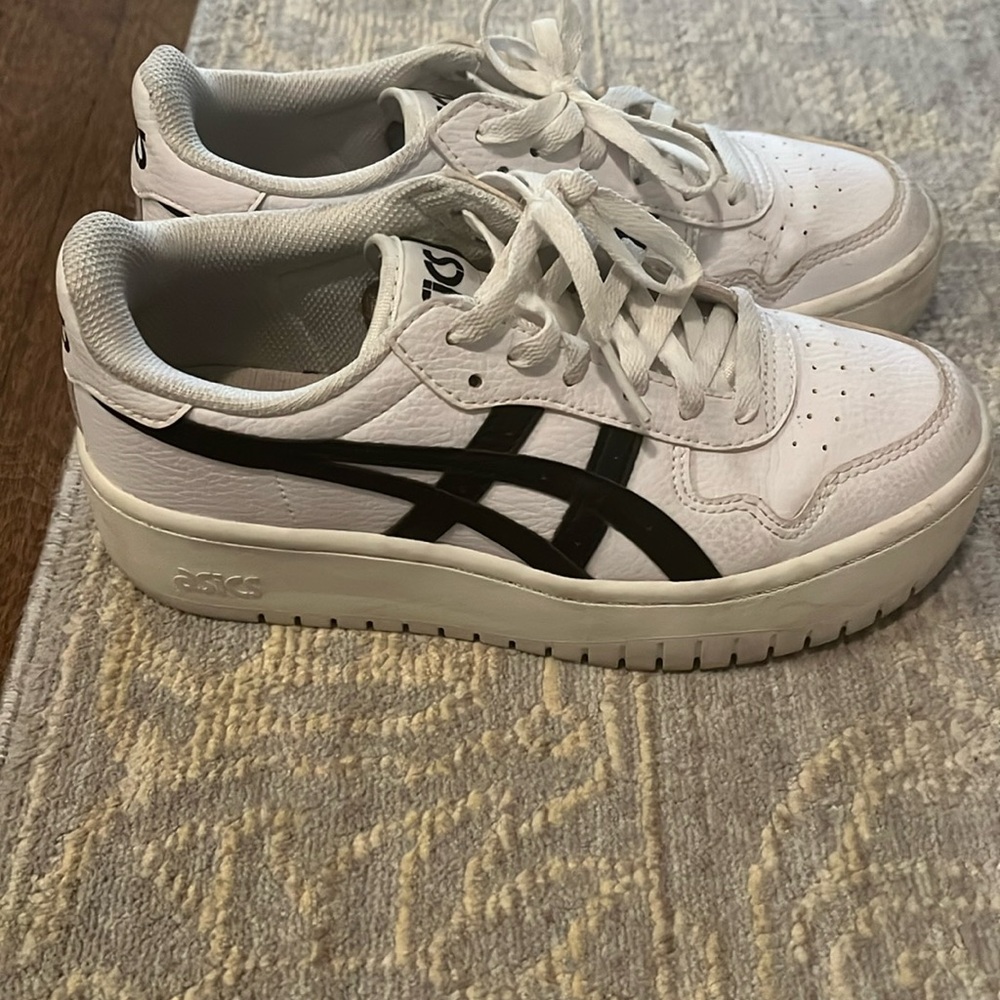 ASICS platform sneaker in black/white